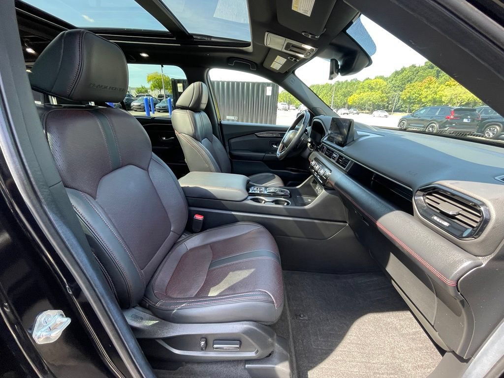 Certified 2025 Honda Pilot Black Edition image 33