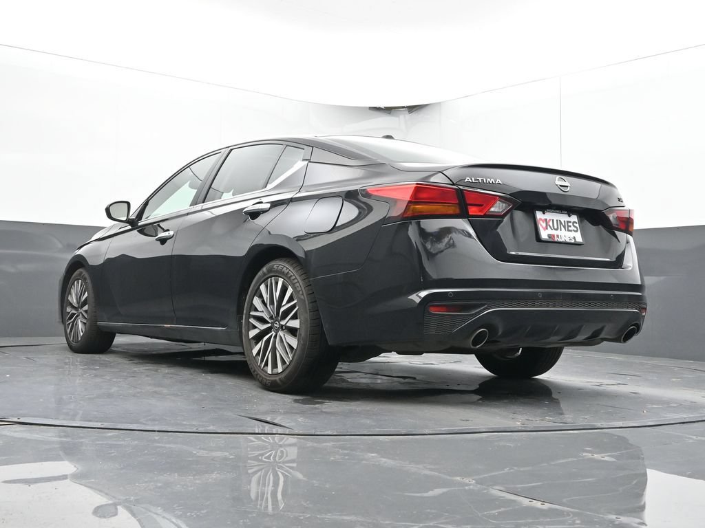 Used 2024 Nissan Altima 2.5 SV w/ SV Premium Package FWD image 30