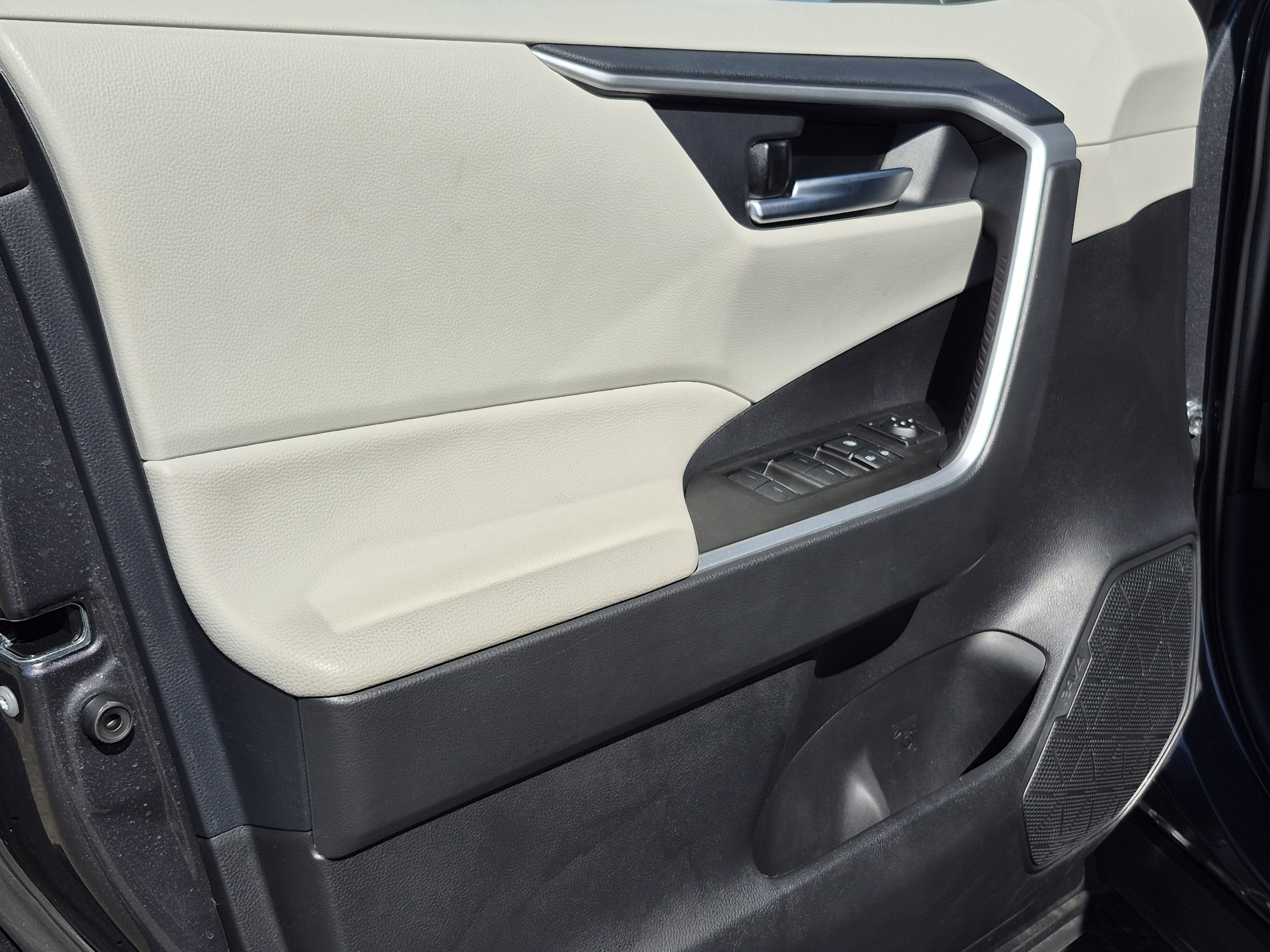 Certified 2025 Toyota RAV4 XLE AWD/4WD image 14