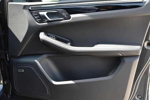 Certified 2025 Porsche Macan image 26