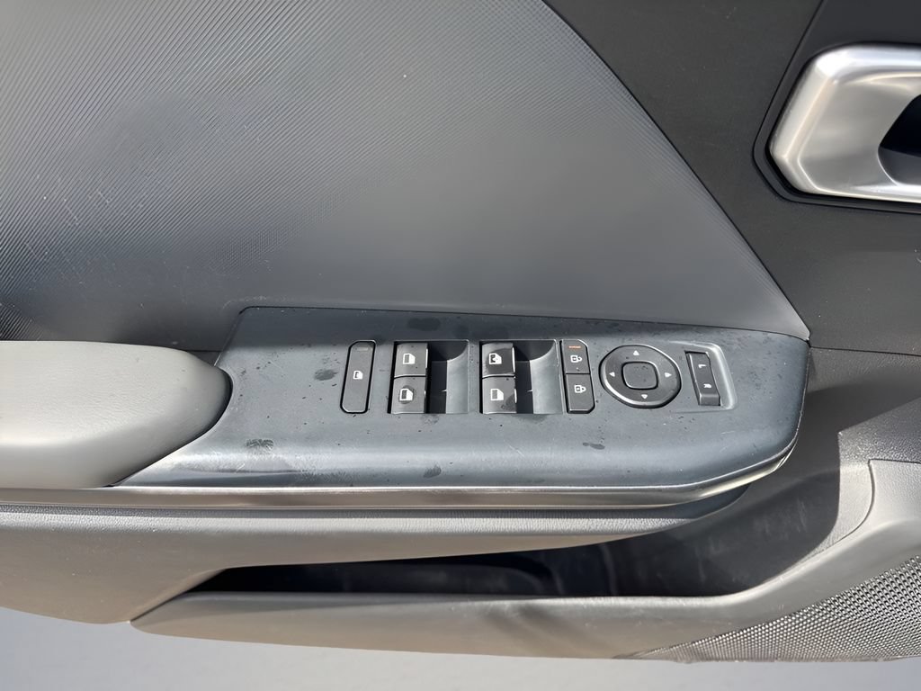 Used 2025 Kia K4 FWD image 22