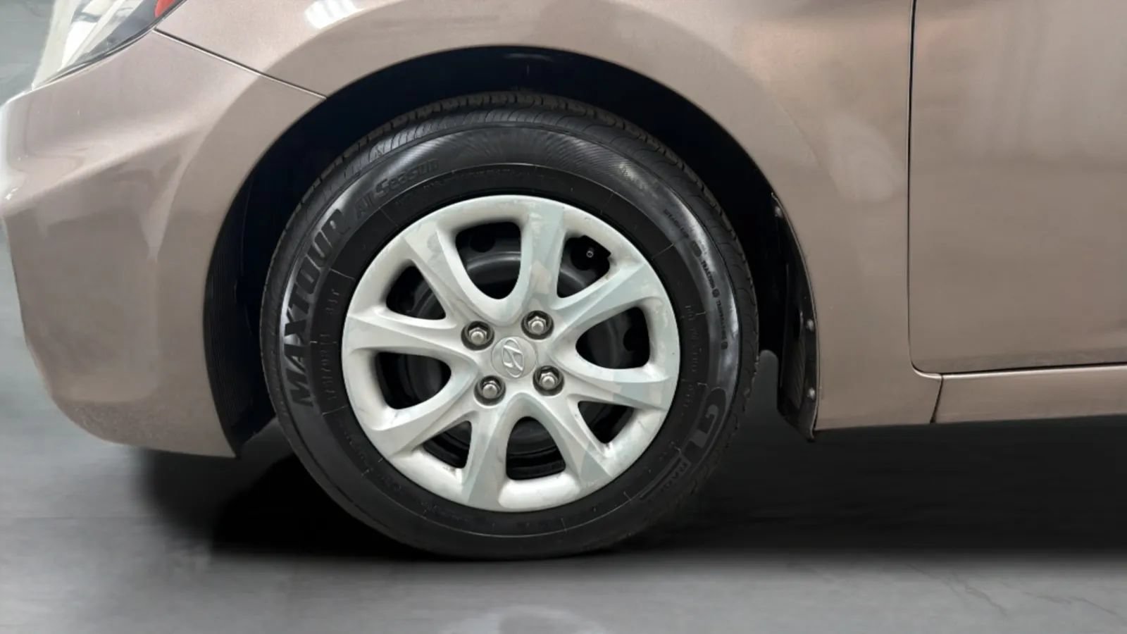 Used 2014 Hyundai Accent GS FWD image 25