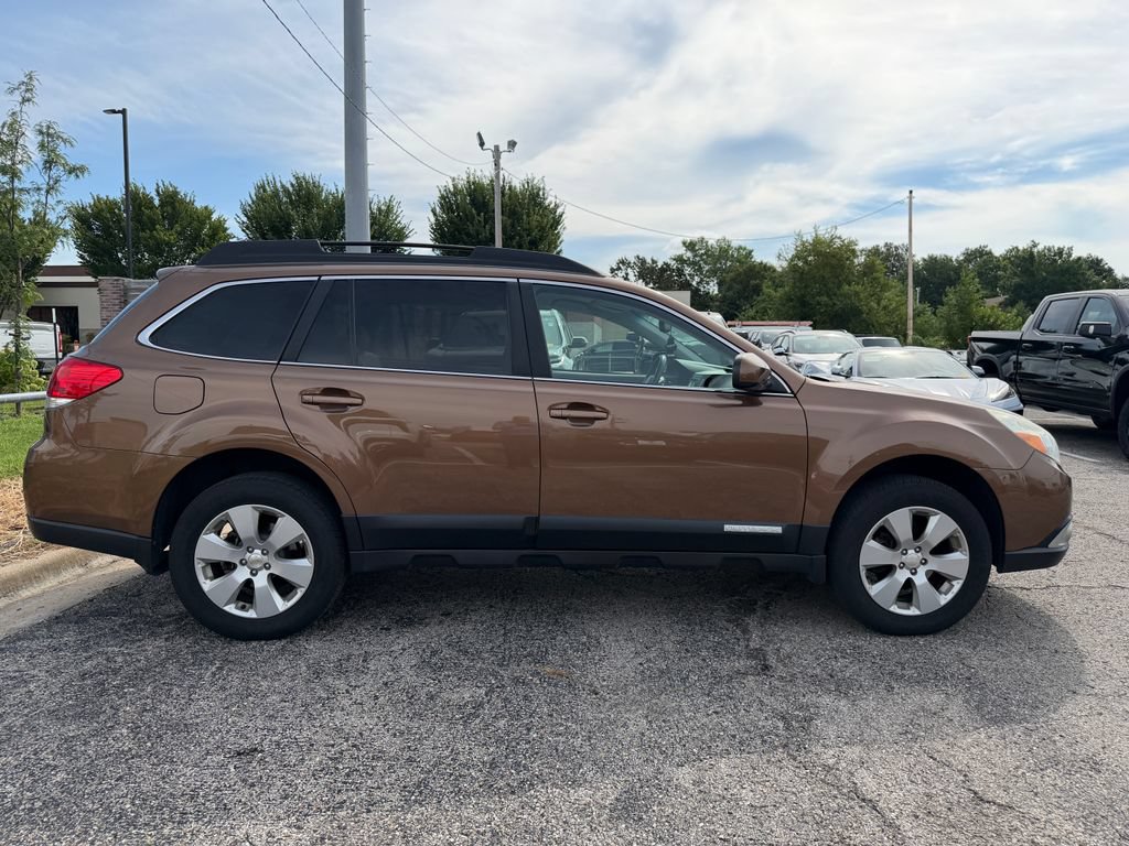 Used 2012 Subaru Outback 2.5i Premium w/ All-Weather Pkg AWD/4WD image 2