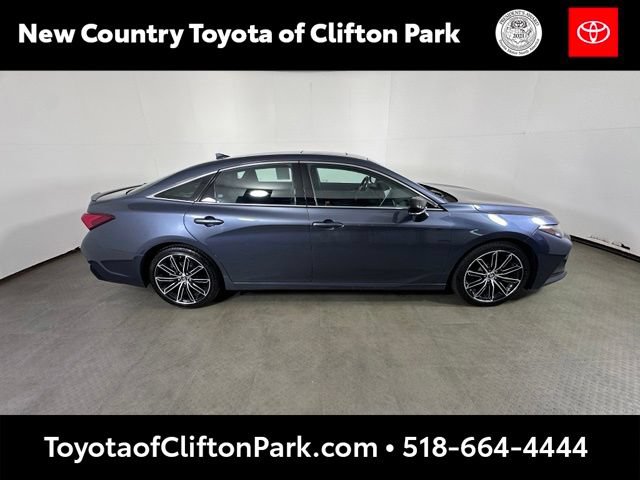 Used 2019 Toyota Avalon Touring FWD image 2