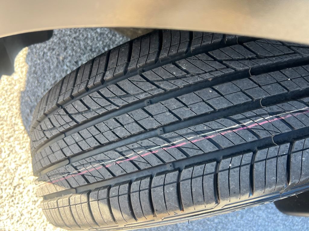 Used 2022 Nissan Pathfinder SV image 27