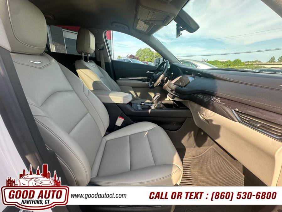 Used 2019 Cadillac XT4 Luxury w/ Cold Weather Package image 16