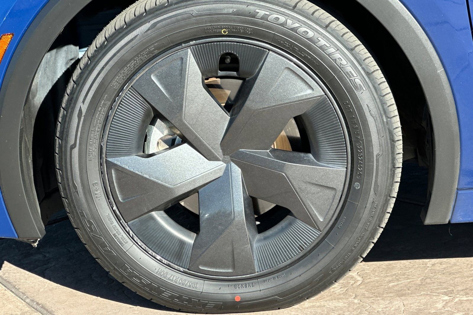 Used 2024 Toyota Prius LE image 32