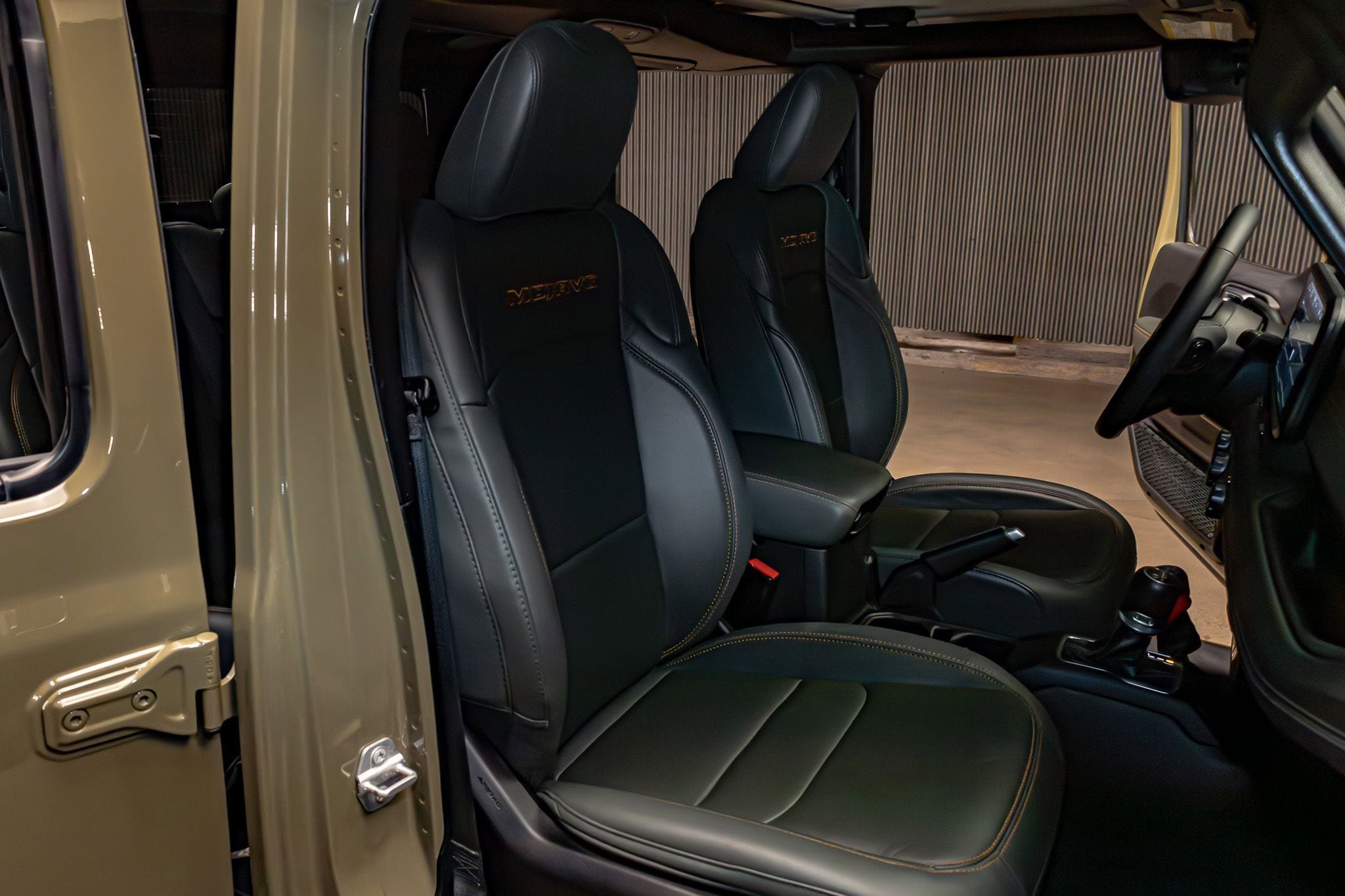 Used 2025 Jeep Gladiator Mojave image 28