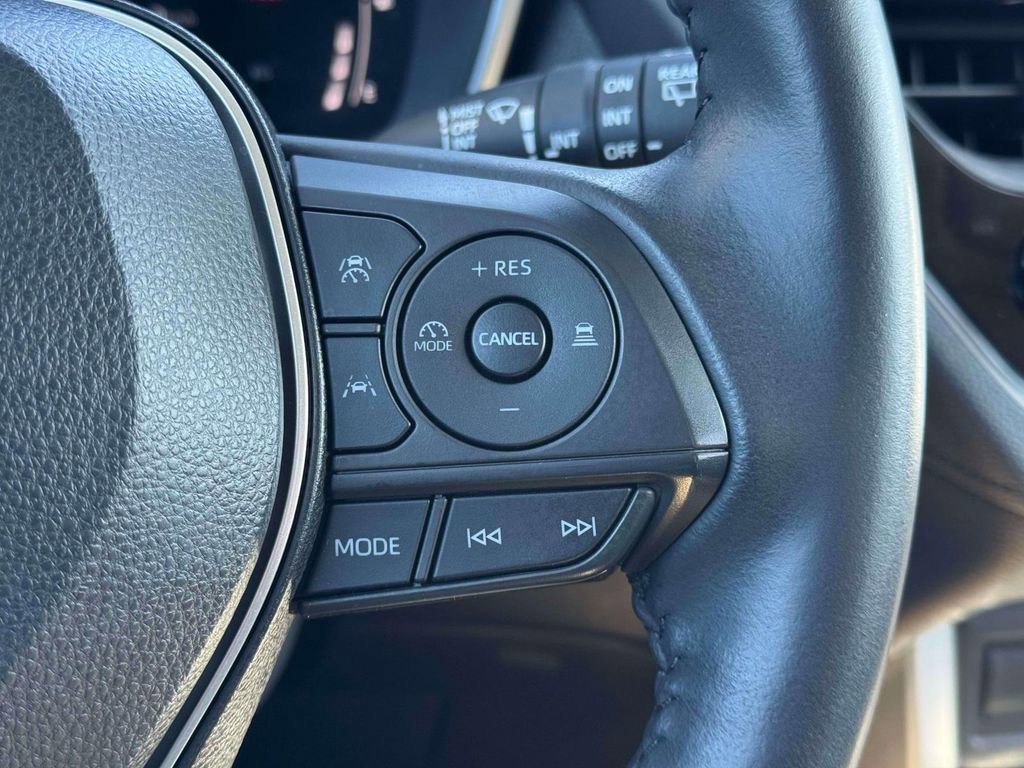 Used 2023 Toyota Corolla Cross XLE w/ Convenience Package image 23