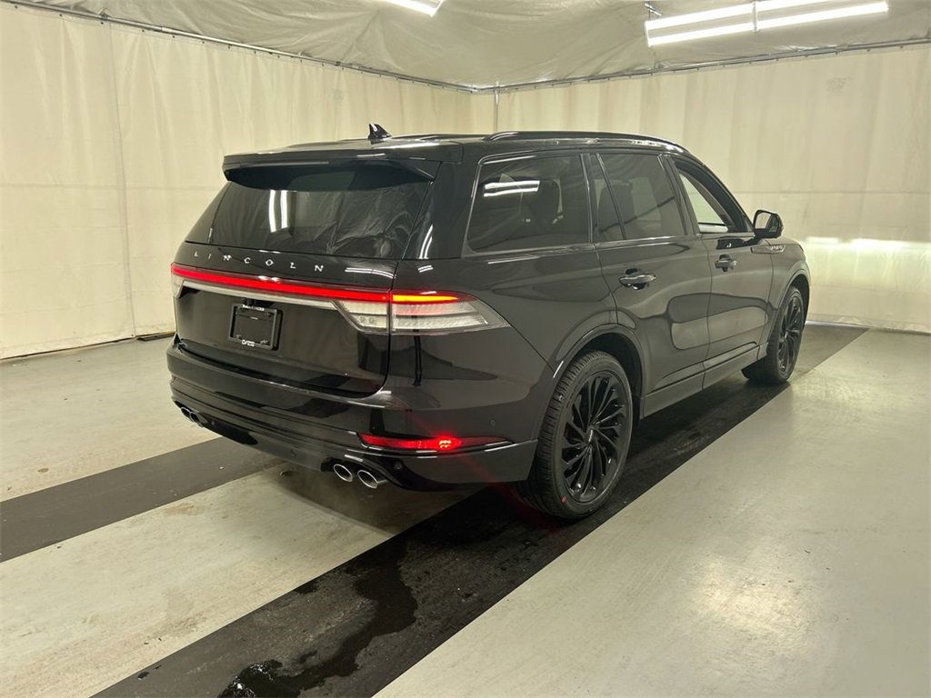 Used 2023 Lincoln Aviator Reserve w/ Equipment Group 201A image 2