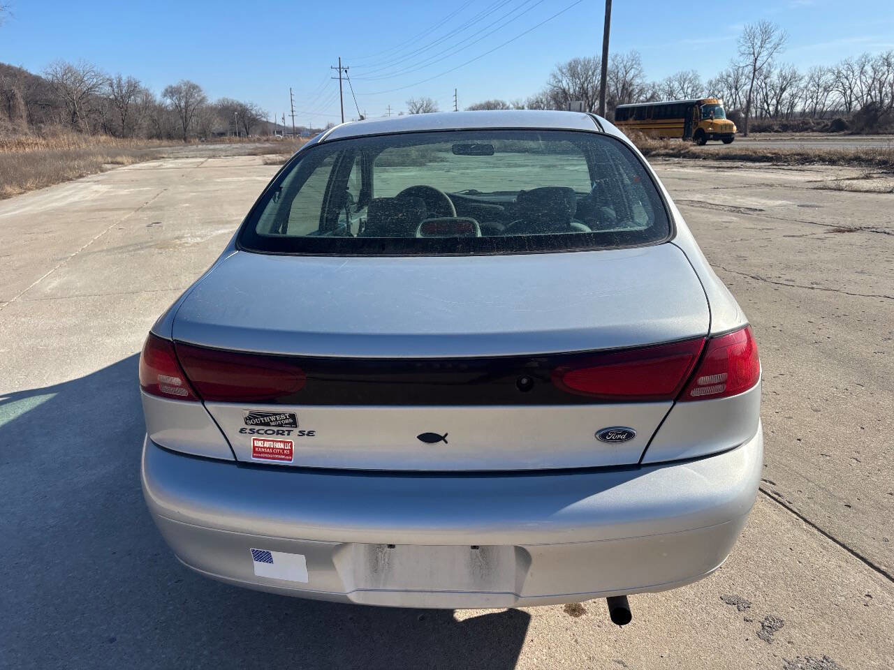 Used 2001 Ford Escort Sedan image 9