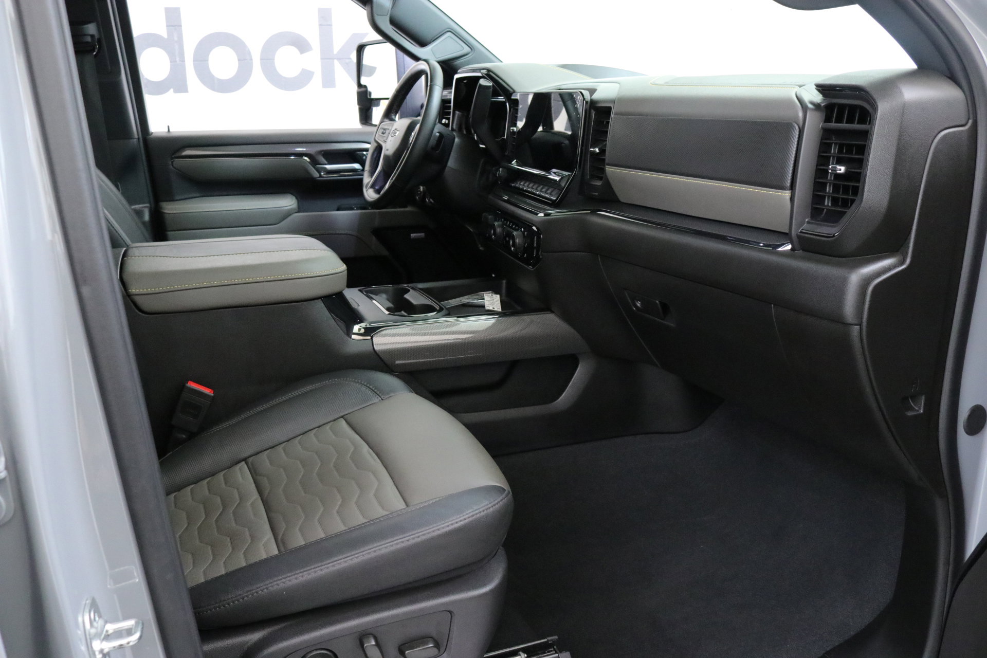 Used 2025 Chevrolet Silverado 2500 ZR2 w/ Technology Package image 28