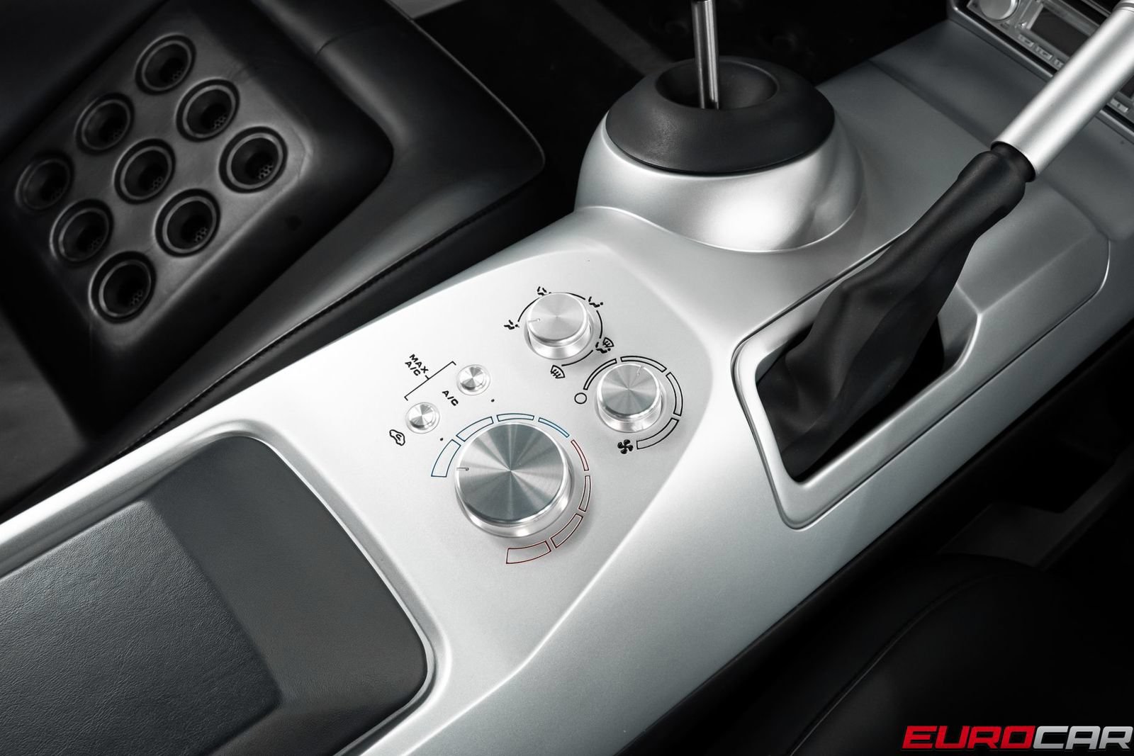 Used 2006 Ford GT RWD image 40