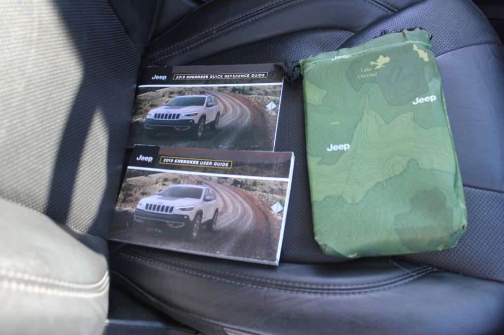 Used 2019 Jeep Cherokee Limited image 33