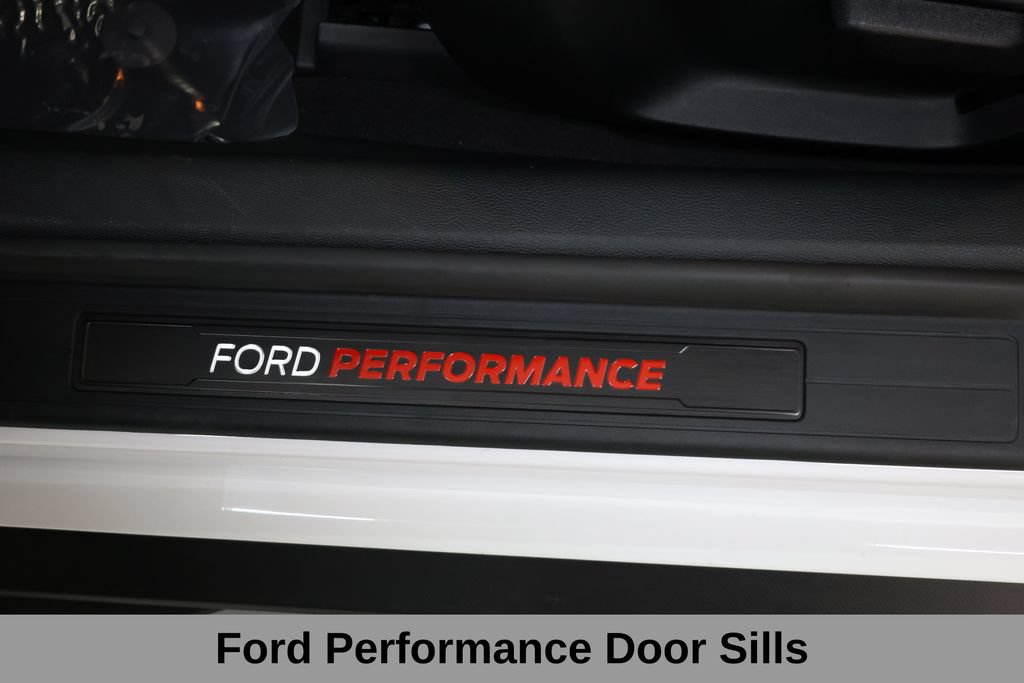 Used 2022 Ford Mustang Shelby GT500 w/ Carbon Fiber Track Pack RWD image 32