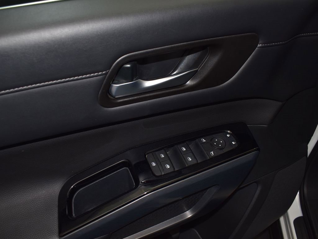 Used 2024 Nissan Pathfinder SL image 11