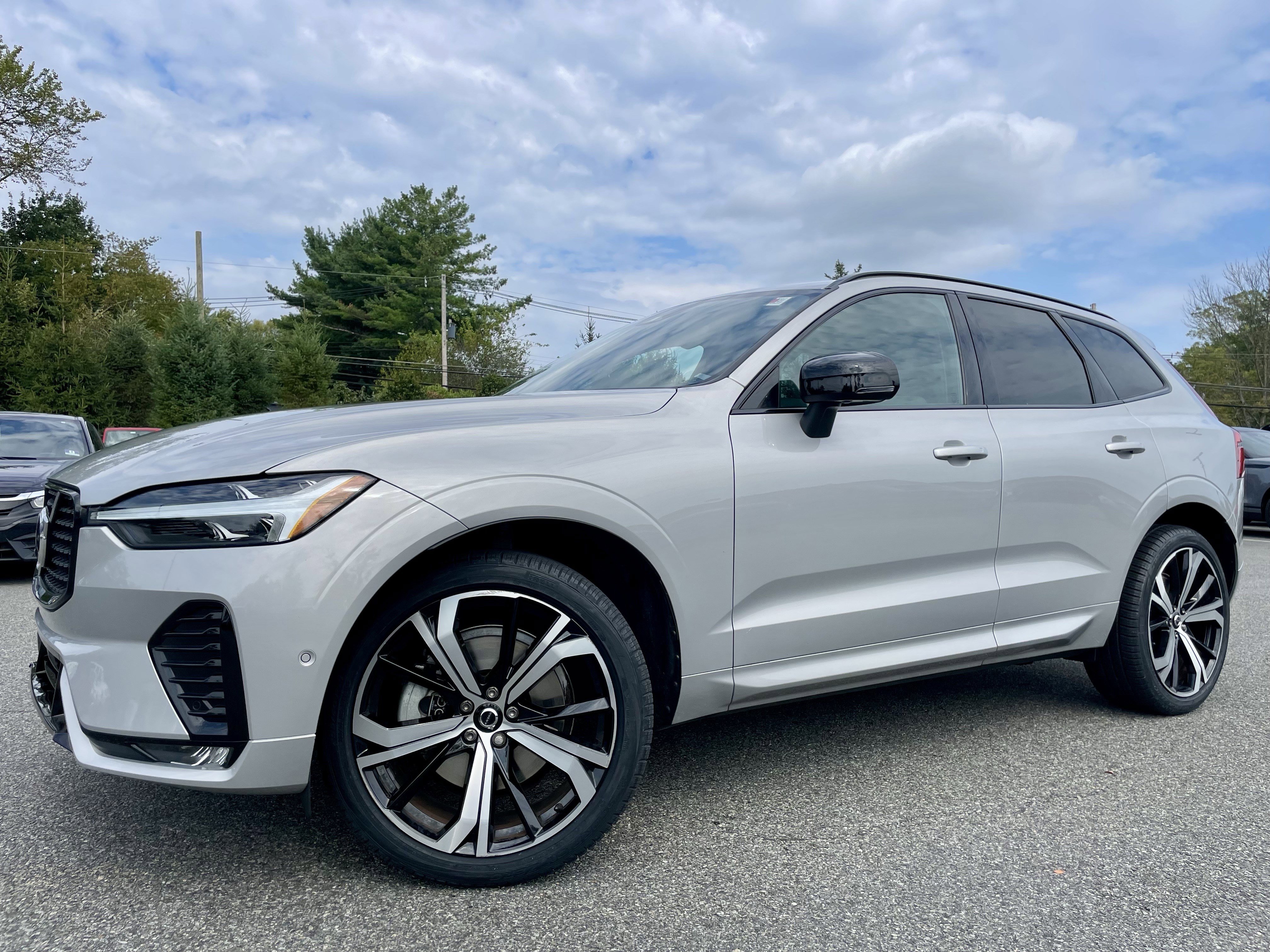 Used 2022 Volvo XC60 B6 R-Design w/ Advanced Package image 36