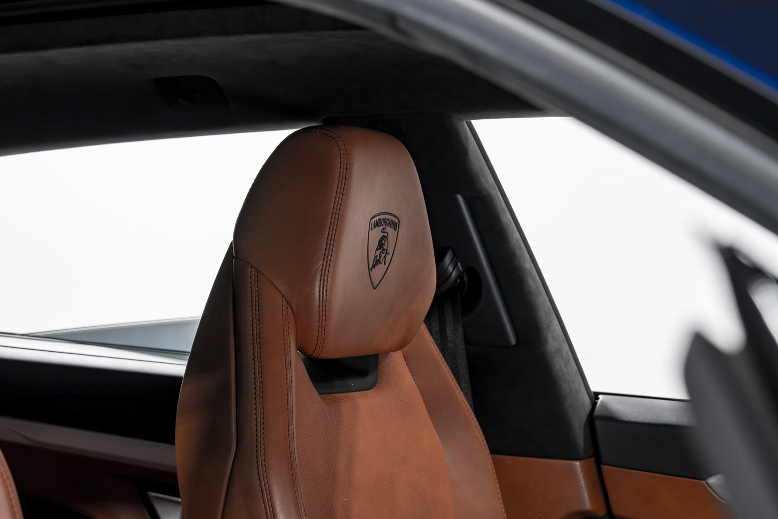 Used 2021 Lamborghini Urus AWD/4WD image 39