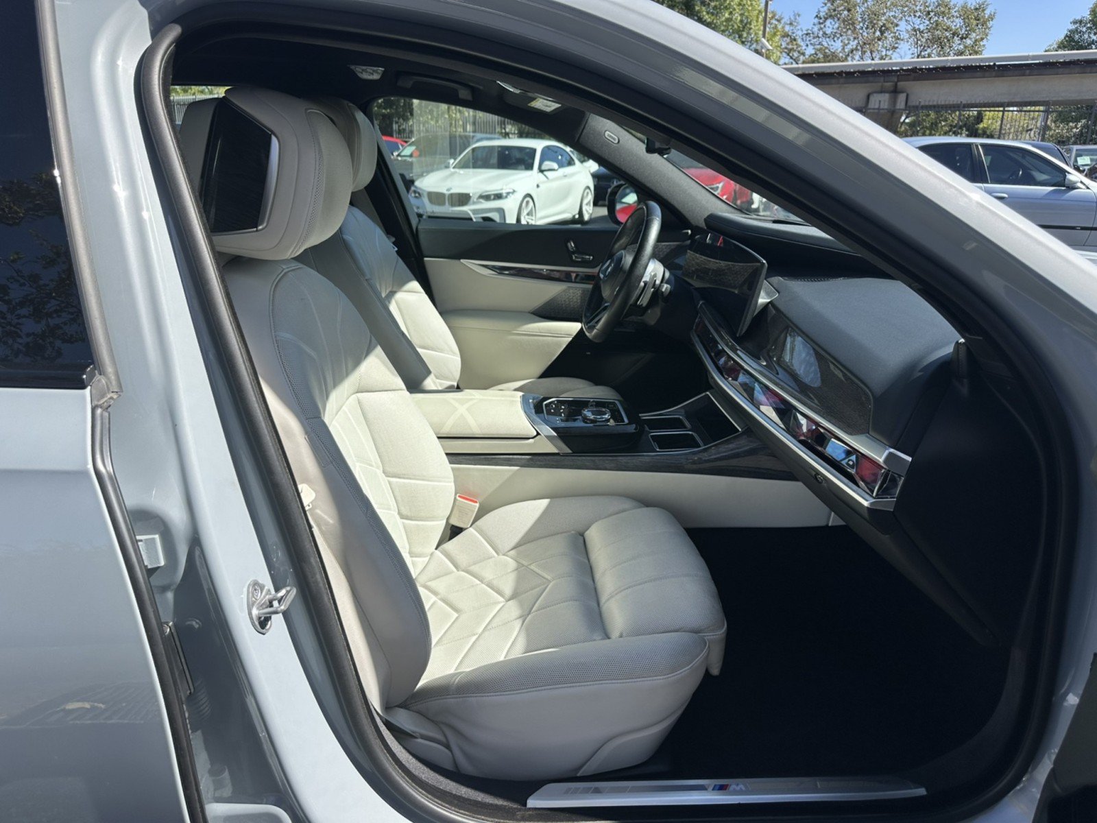 Used 2023 BMW 760i xDrive w/ Luxury Rear Seating Package AWD/4WD image 20