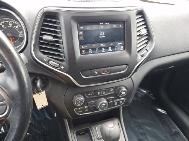 Used 2020 Jeep Cherokee Latitude w/ Cold Weather Group FWD image 35