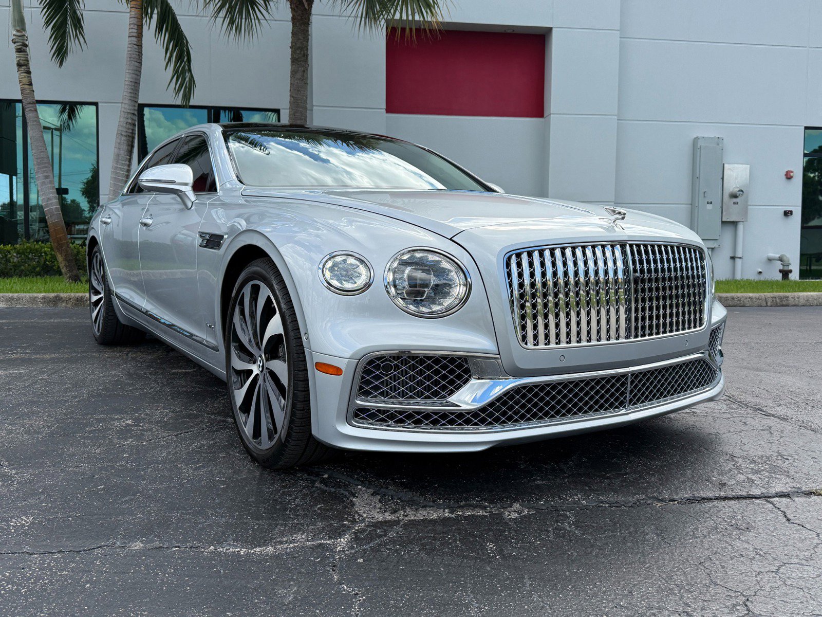 Used 2022 Bentley Flying Spur W12 image 3