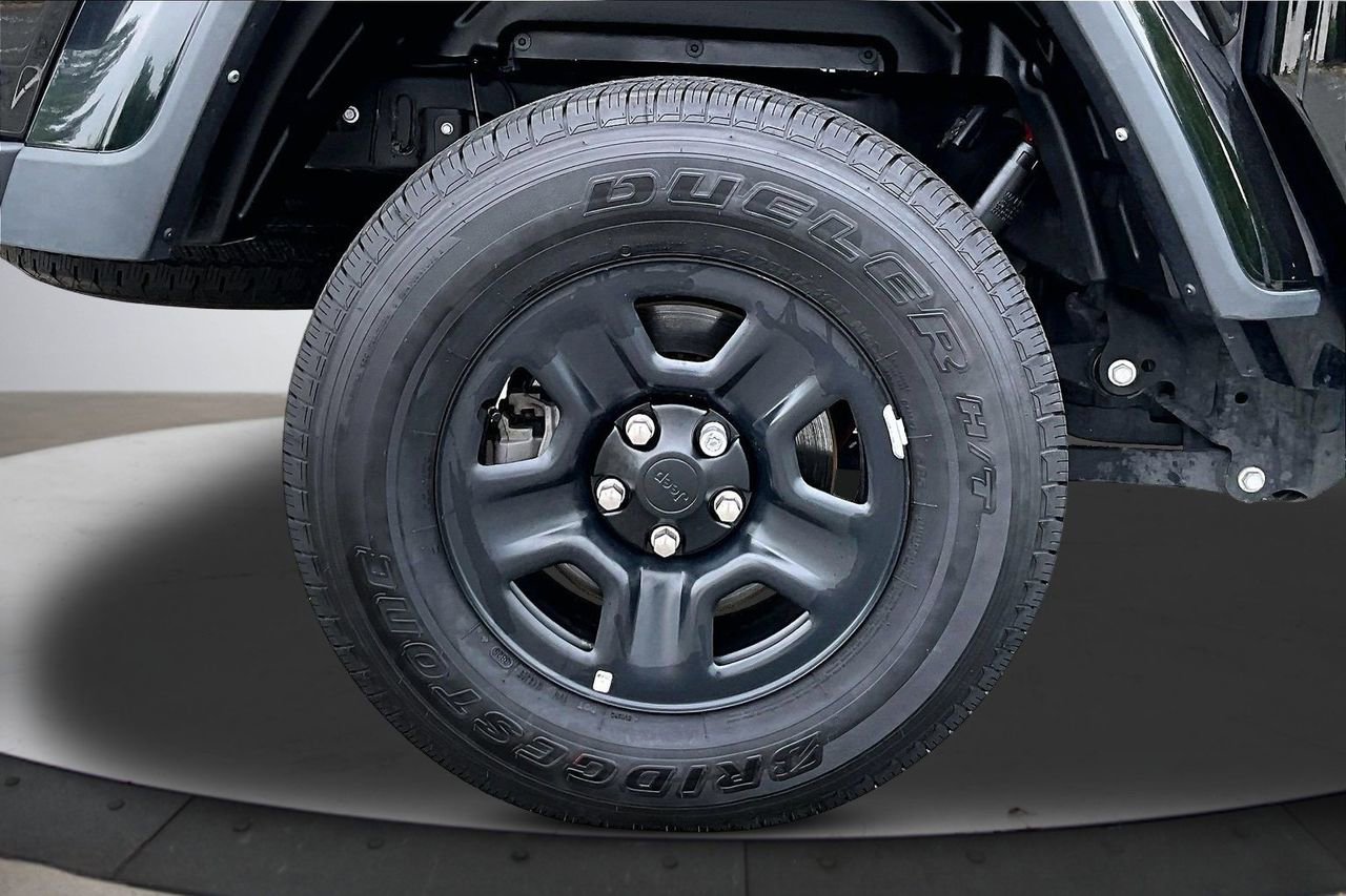 Certified 2022 Jeep Gladiator Sport AWD/4WD image 35