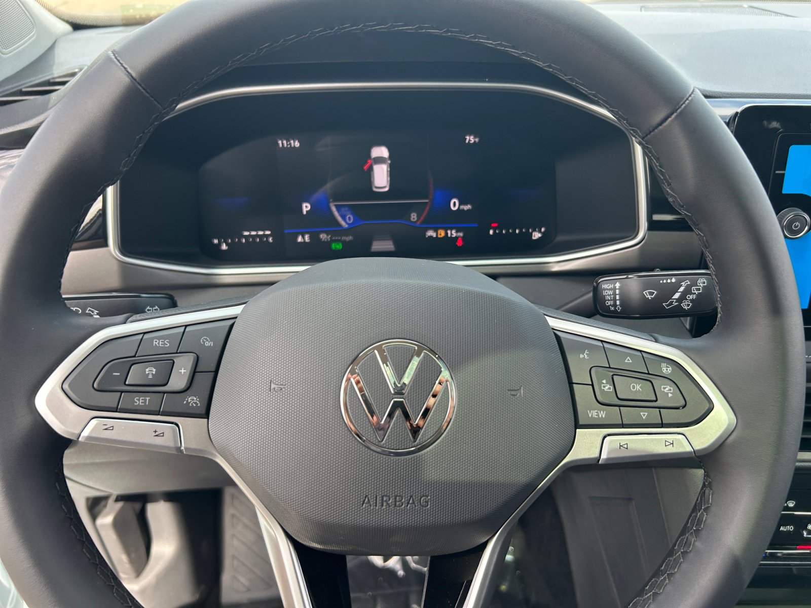 New 2026 Volkswagen Taos SE FWD image 9