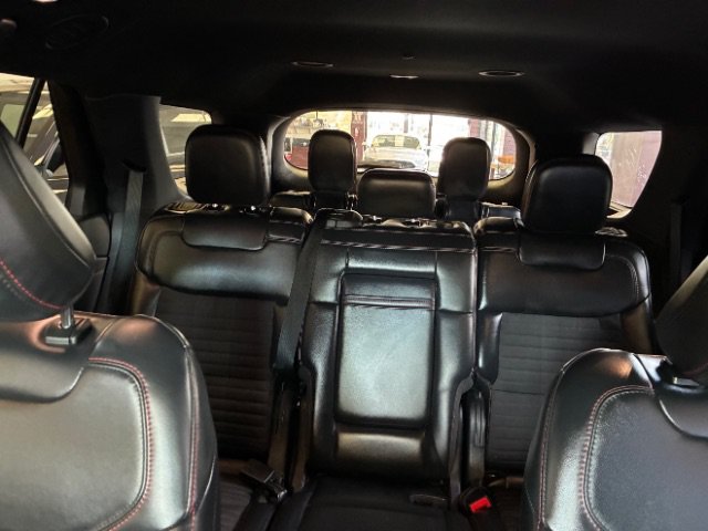 Used 2025 Ford Explorer ST-Line w/ ST-Line Street Pack AWD/4WD image 10