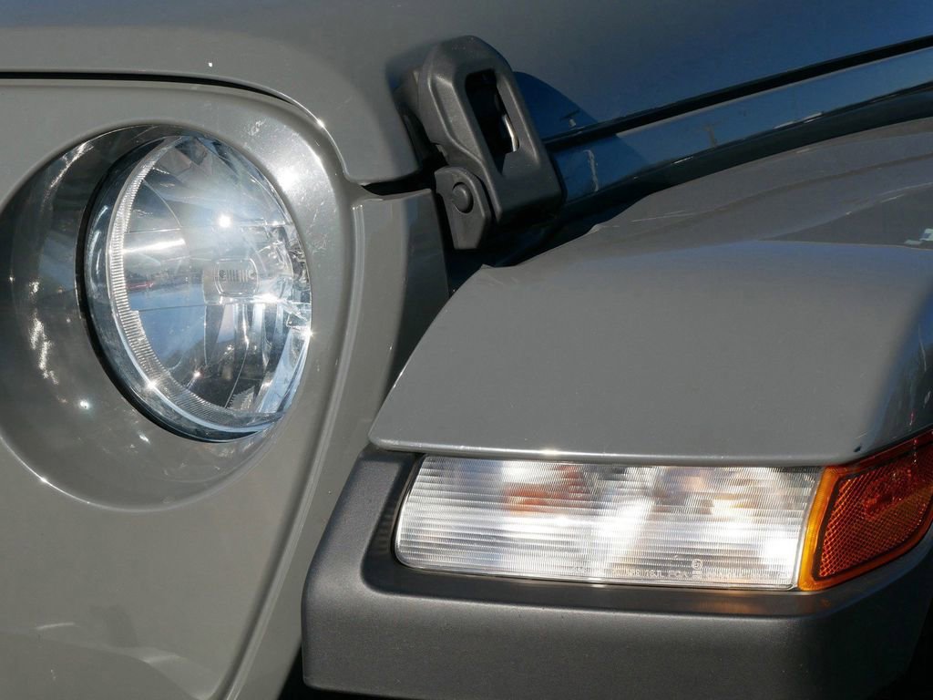 Used 2021 Jeep Gladiator Sport image 5