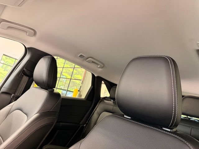 Used 2025 Ford Escape Platinum AWD/4WD image 26
