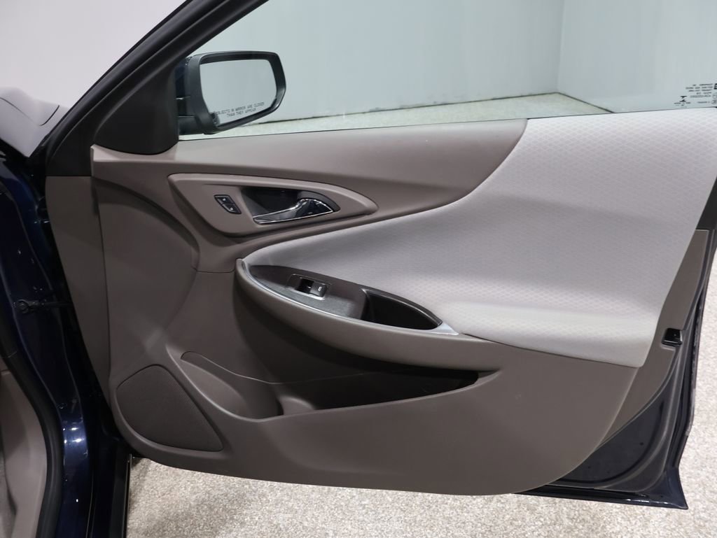 Used 2017 Chevrolet Malibu LT image 23