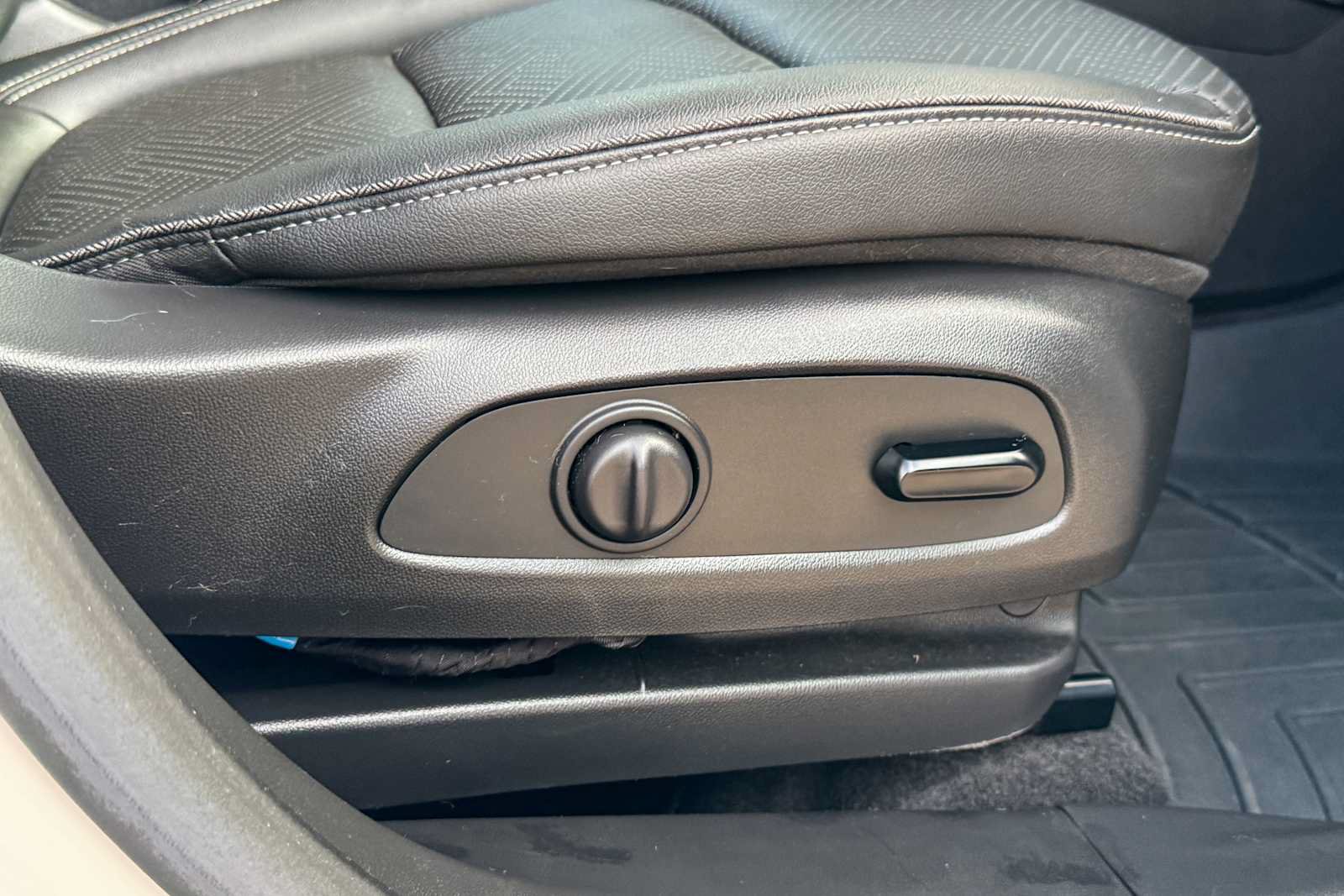 Used 2023 Buick Encore GX Essence w/ Advanced Technology Package AWD/4WD image 10