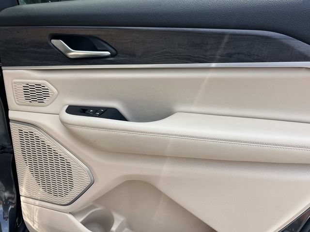 Used 2022 Jeep Grand Cherokee L Limited AWD/4WD image 26