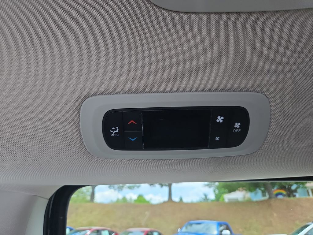 Used 2023 Chrysler Voyager LX FWD image 31