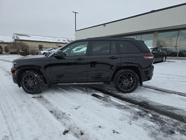Used 2024 Jeep Grand Cherokee Summit image 3