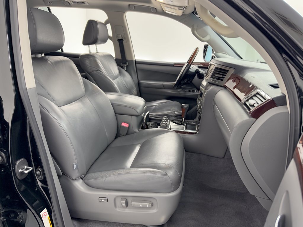 Used 2010 Lexus LX 570 4WD w/ Luxury Pkg image 30