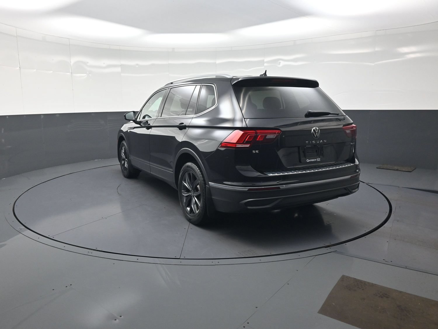 Used 2023 Volkswagen Tiguan SE AWD/4WD image 5