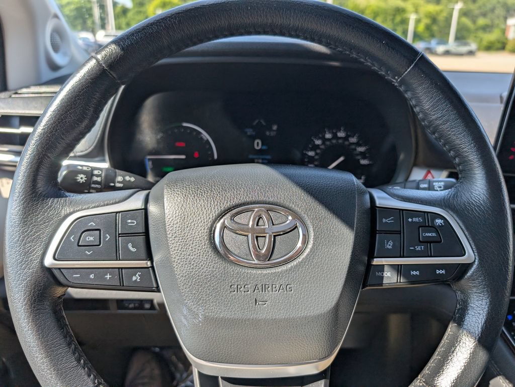 Used 2024 Toyota Sienna XLE w/ XLE Plus Package AWD/4WD image 27