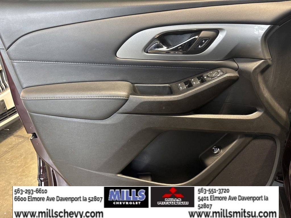 Used 2023 Chevrolet Traverse LT FWD image 9