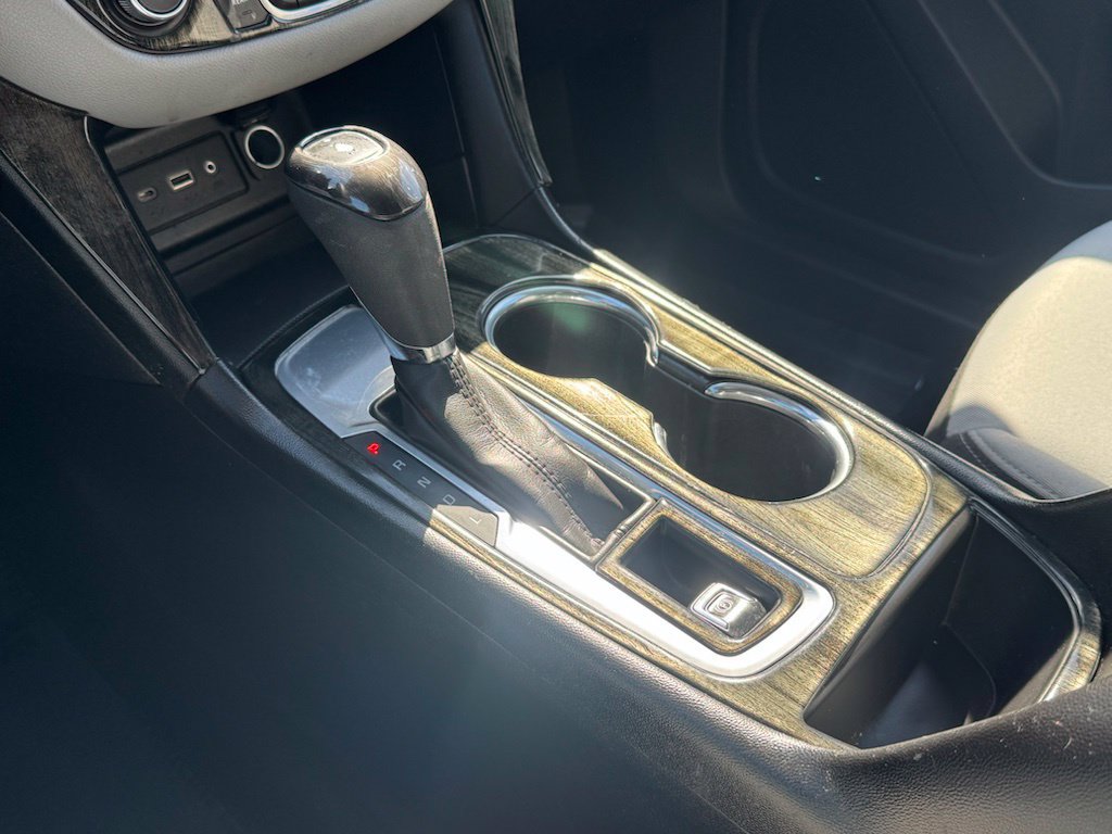 Used 2019 Chevrolet Equinox LS w/ LPO, Blackout Package FWD image 22