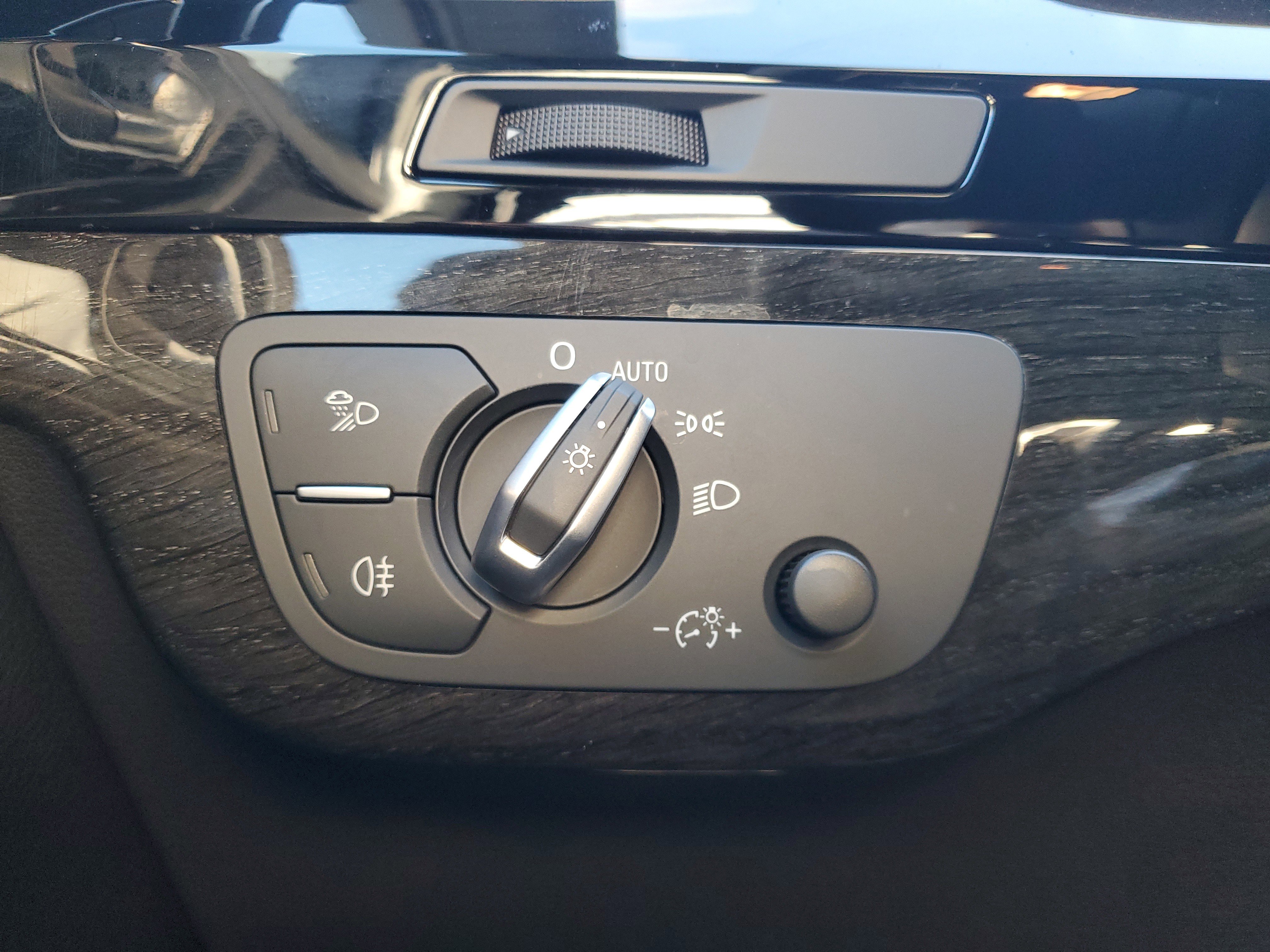 Used 2019 Audi Q7 3.0T Premium image 31