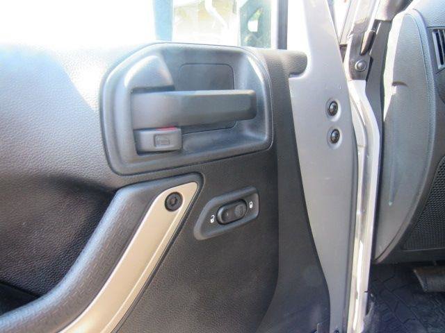 Used 2016 Jeep Wrangler Unlimited Sahara image 12