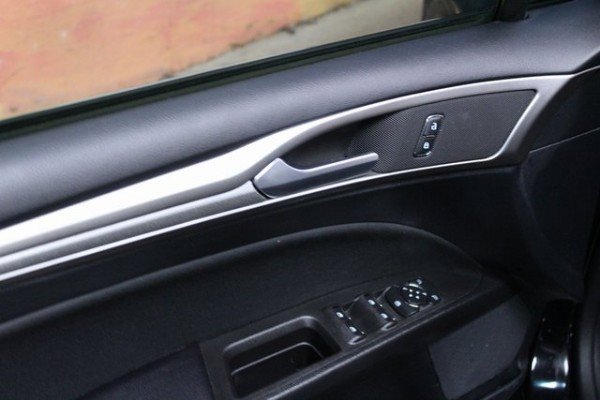 Used 2020 Ford Fusion SE image 11