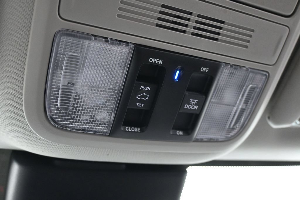 Used 2025 Honda Odyssey Elite image 27
