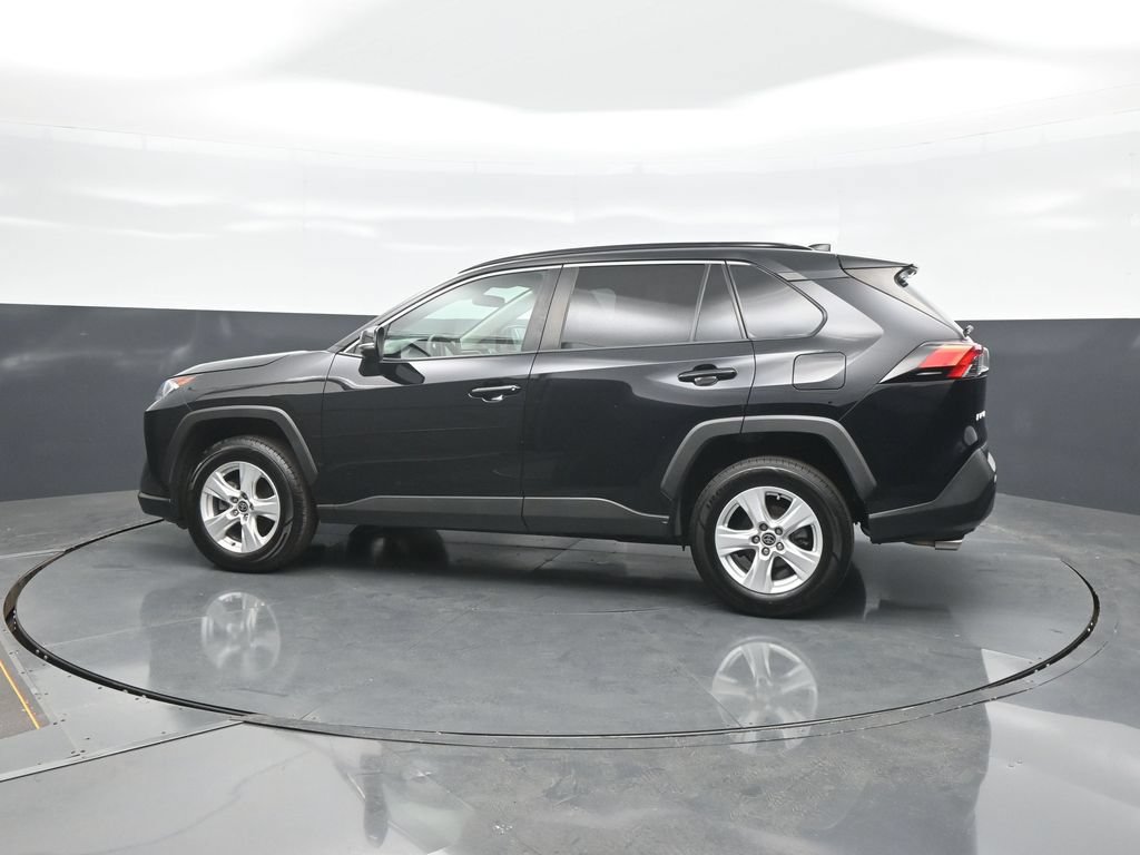Used 2021 Toyota RAV4 XLE AWD/4WD image 4