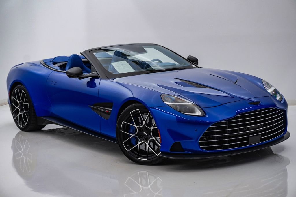 Used 2026 Aston Martin Vanquish Convertible RWD image 3