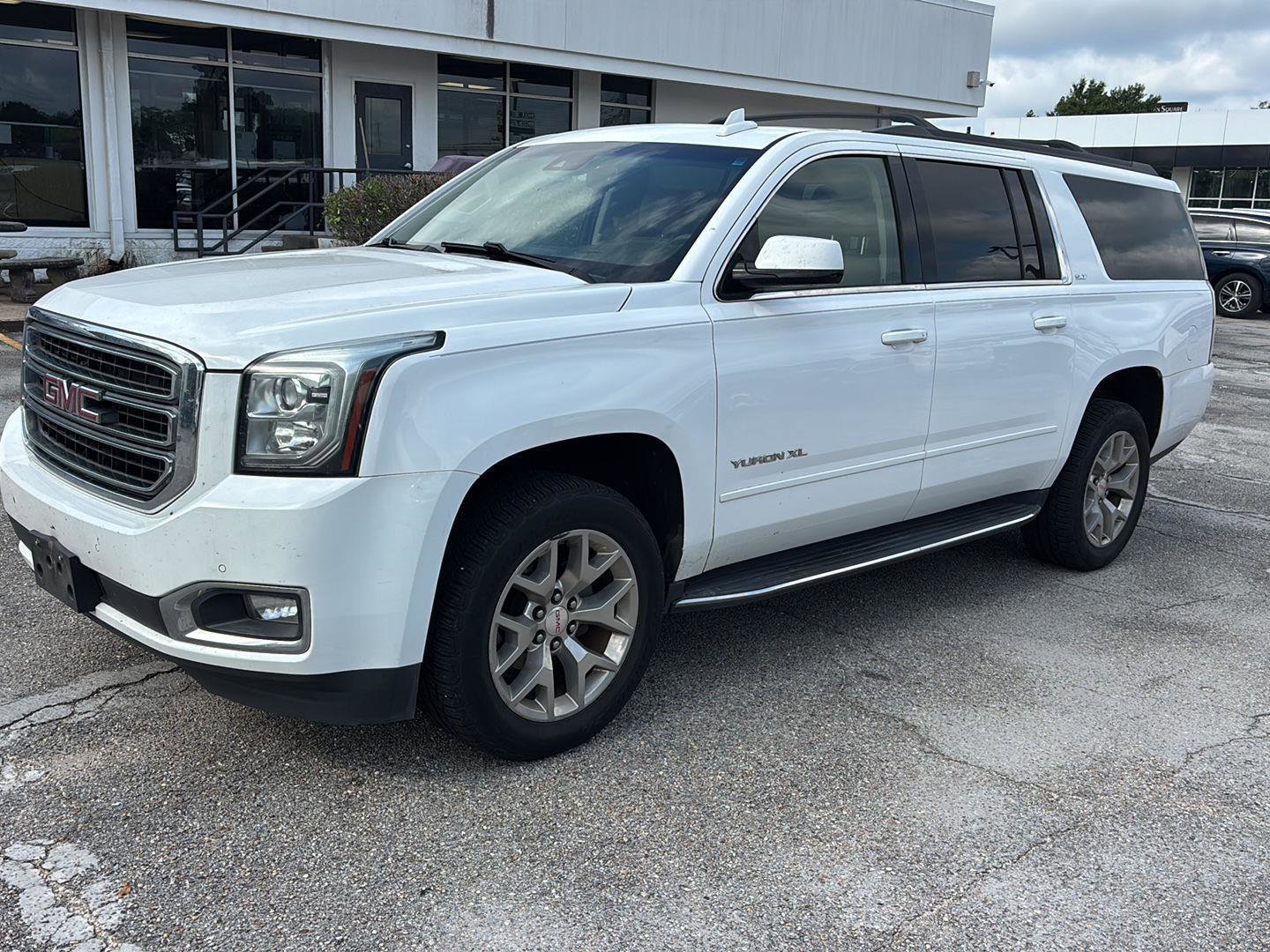 Used 2019 GMC Yukon XL SLT w/ Open Road Package RWD image 3