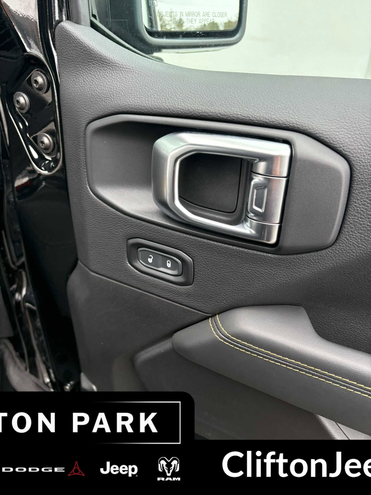 Certified 2025 Jeep Wrangler Sahara image 11