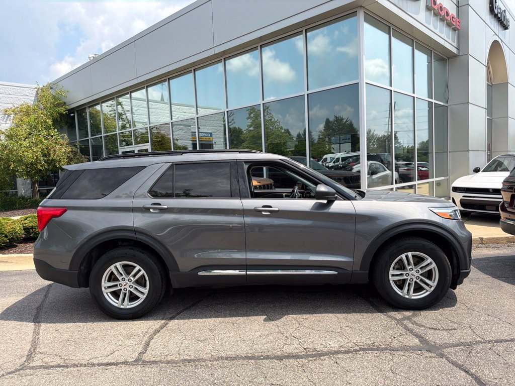Used 2023 Ford Explorer XLT w/ Equipment Group 202A AWD/4WD image 2
