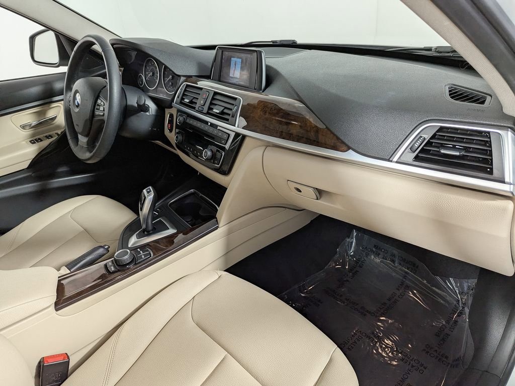 Used 2018 BMW 320i Sedan RWD image 25